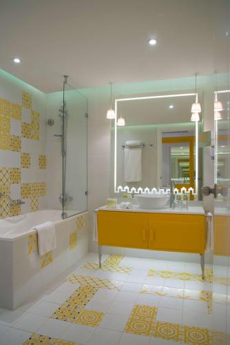 room detail thumbnail 2