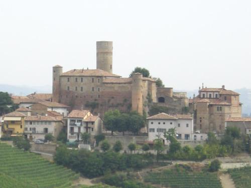 Accommodation in Monforte dʼAlba