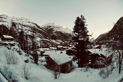 Haus Fleckstein Zermatt Wohnung Karibu - image 2