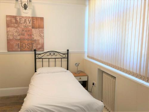 Budget Rooms Crosskeys, , West Wales