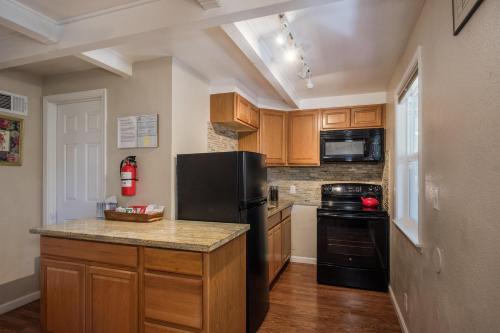 Cozy Hideaway B - image 3
