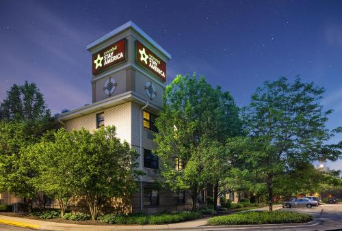 Exterior view, Extended Stay America Suites - Chicago - Schaumburg - I-90 in Schaumburg