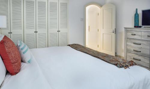Royal Glitter Bay Villas