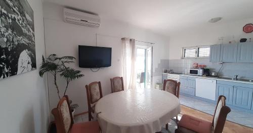 Aufenthaltsraum/TV-Zimmer, Apartments Villa Ravlić (Apartments Villa Ravlic) in Makarska