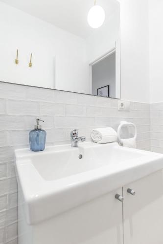 ELEGANTE APT DE DISEÑO 2 HAB SEVILLA WIFI-5 PAX - image 12