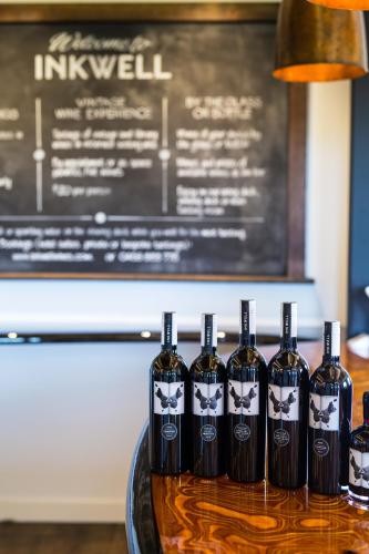 Oprema, Hotel California Road at Inkwell Wines in Tatachilla