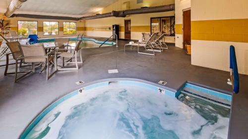 Best Western Plus Strawberry Inn & Suites in Knoxville, USA