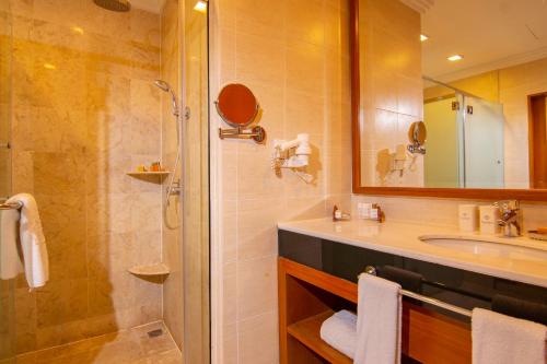 room detail thumbnail 2