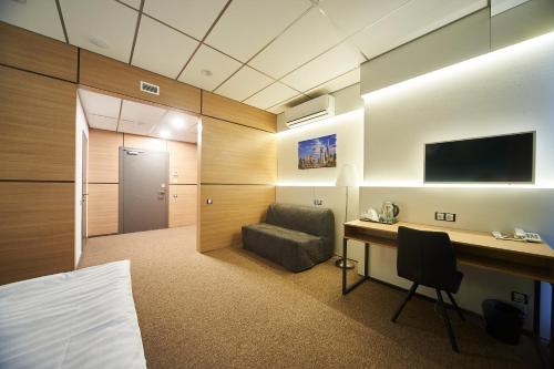 Urban Hotel - image 2