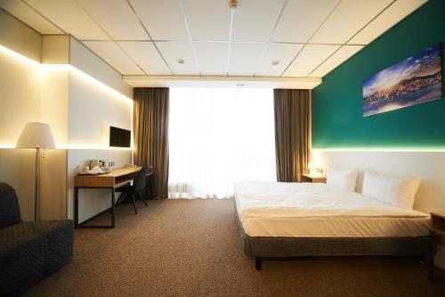 Urban Hotel - image 4