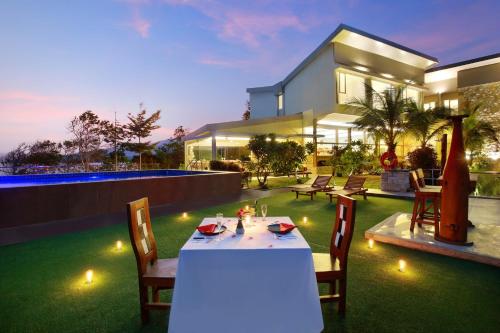 Restaurant, Royal Ocean Resort karimunjawa in Karimunjawa