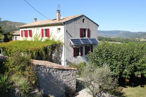 Grande maison familiale avec piscine en Ardèche gîte à louer Valvignères