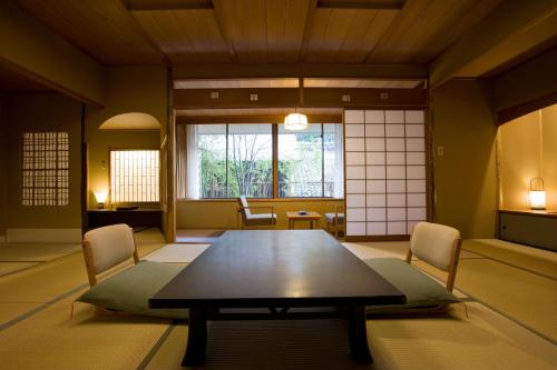 Superior Japanese-Style Room