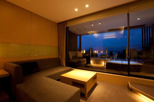 Suite with Tatami Area and Open-Air Bath
