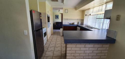 kuhinja, Pinjarra Caravan Park and Cabins in Mandurah