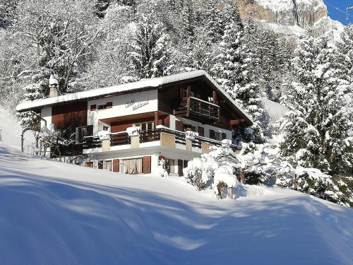  Chalet Waldrand in Inden