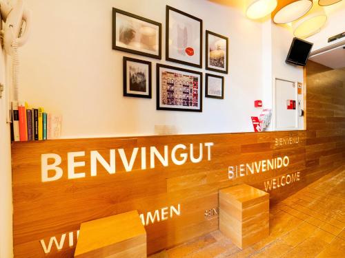 Lobby, Hostal Athenas in San Adrian de Besos