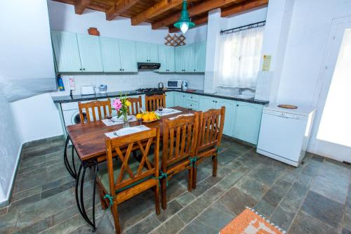 Villa Clarissa & Carmel View in Pomos