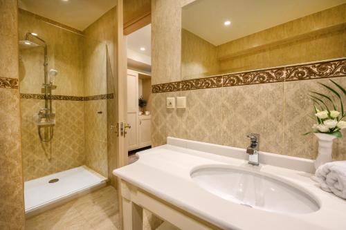 Emerald Suites - image 9