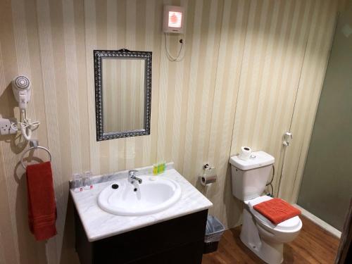 room detail thumbnail 2