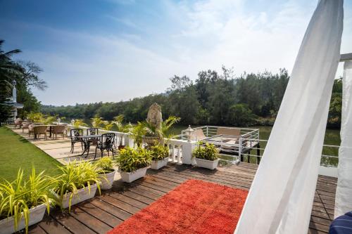 Stonewood Riverfront Resort, Siolim photo 5