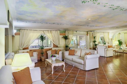 Colonna Beach Hotel - image 5