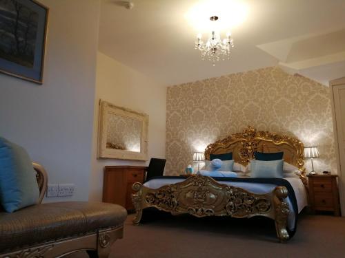 Superior King Room image 3