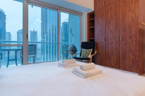Homely Studio in JLT with Amazing Views of Dubai Marina by GuestReady - image 2
