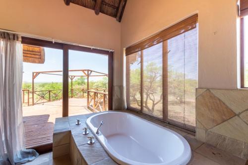 Kareefontein 8 Bedroom Lodge IKH1 in 塔巴津比