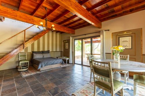 Kareefontein 8 Bedroom Lodge IKH1 in 塔巴津比