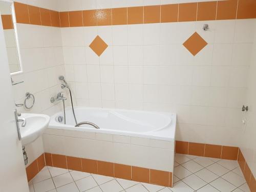 Hotel 28 in ยาโรเมอร์