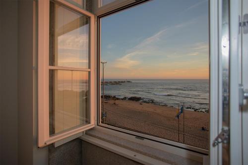 Liiiving in Porto - Luxury Beachfront Apartments, Porto (photo 6)