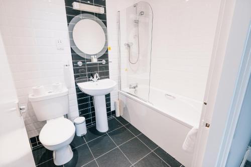 The Station Hotel - image 10