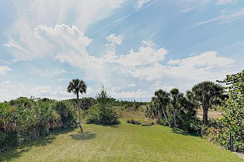 New Listing! Updated Corner Unit with Beach Path condo - image 5