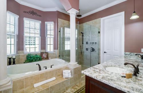 Gulf-Front Estate with Pool & Direct Beach Access home - image 6