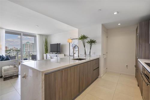 914 Tiffany House condo - main image