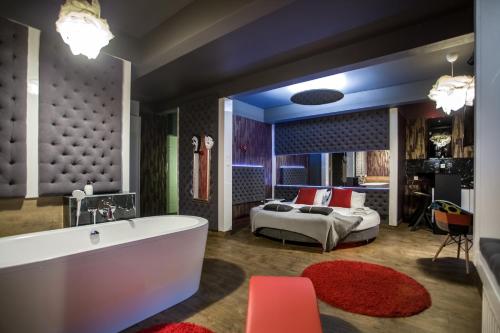 Yourplace Romantic Apartment with private patio 2