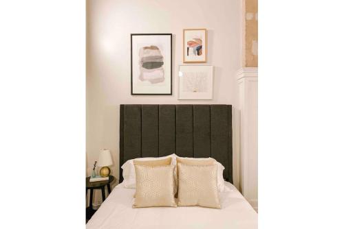 Cozy Downtown Loft - image 8