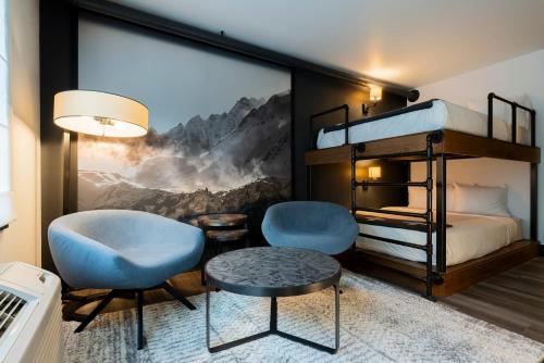 2 bunk beds
