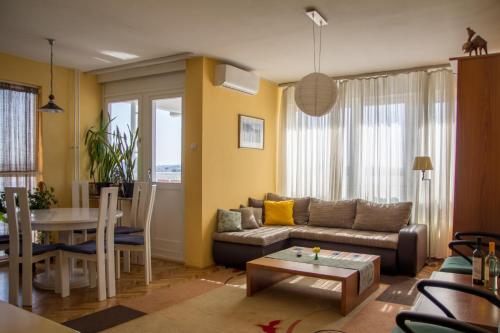 Sunny Apartment