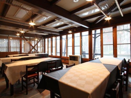 Norikura Hotel Yamayuri Stop at Norikura Rising Sun Hotel Yamayuri to discover the wonders of Nagano. The property has everything you need for a comfortable stay. Service-minded staff will welcome and guide you at Norikura R