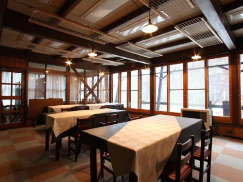 Norikura Hotel Yamayuri Stop at Norikura Rising Sun Hotel Yamayuri to discover the wonders of Nagano. The property has everything you need for a comfortable stay. Service-minded staff will welcome and guide you at Norikura R