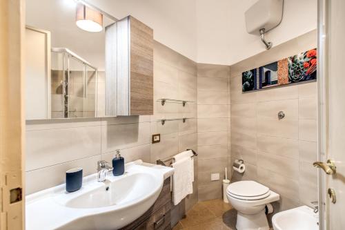 Popolo and Villa Borghese Deco Apartment - image 10