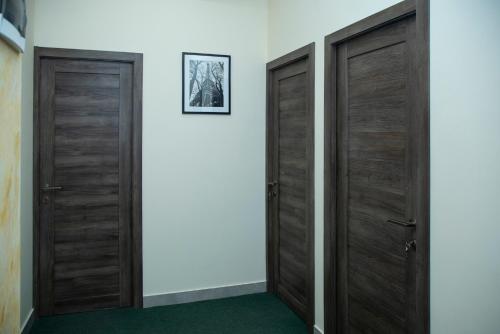 3 twin beds