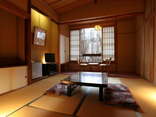 Norikura Hotel Yamayuri Stop at Norikura Rising Sun Hotel Yamayuri to discover the wonders of Nagano. The property has everything you need for a comfortable stay. Service-minded staff will welcome and guide you at Norikura R