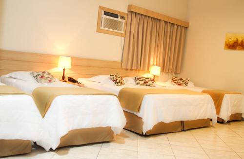 1 double bed, 2 twin beds