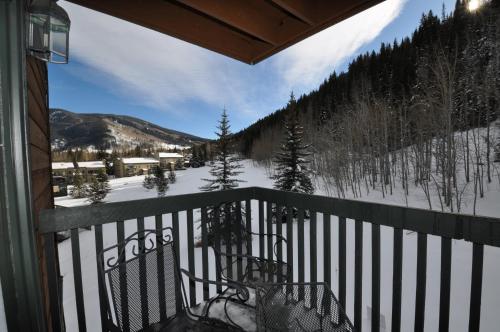 Cozy 2 Bedroom East Vail Condo #1404 w/ Fireplace.