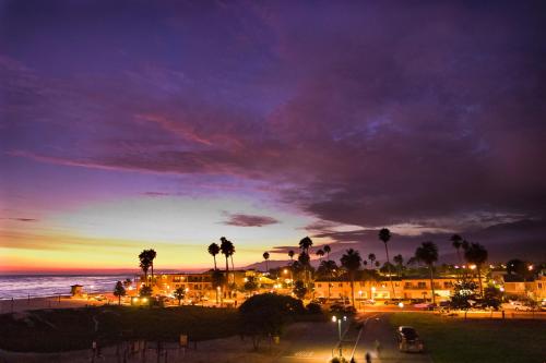 Holiday Inn Express & Suites Carpinteria, an IHG Hotel