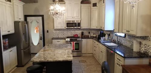 Historic Victorian Inn Room Type - Twin Room with Shared Bathroom