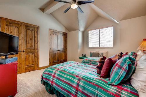 Queen Esther 2425 by Park City Lodging - image 4